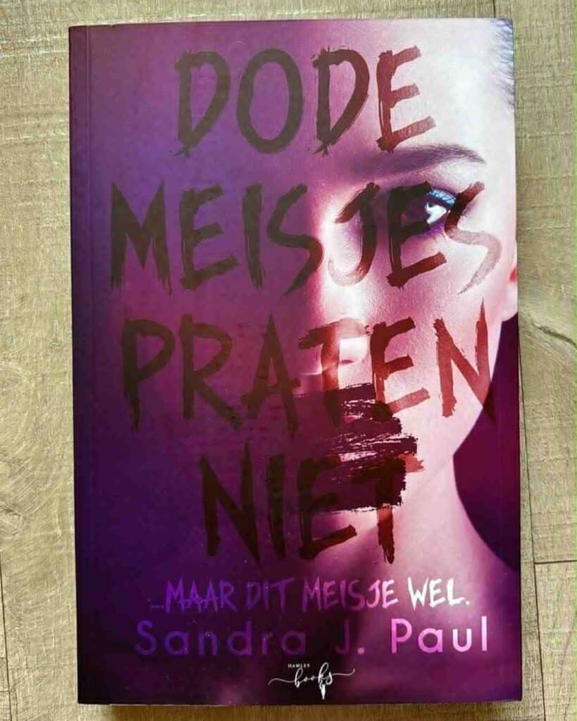 Cover van 'Dode meisjes praten niet'