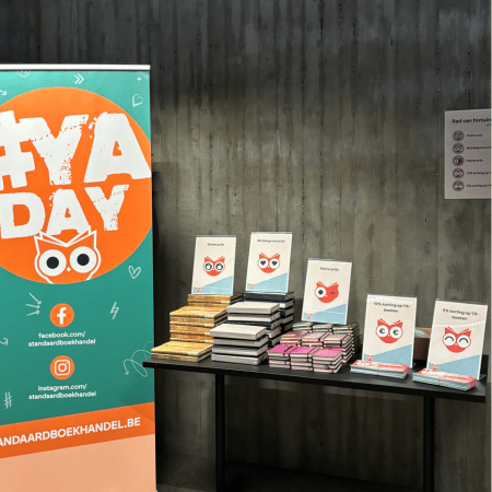 Banner en tafel op YA-day