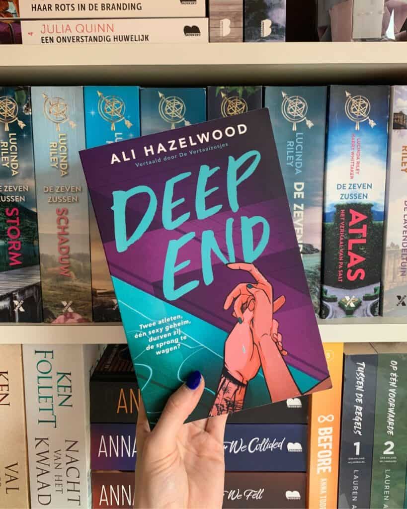 Cover van 'Deep end' voor de boekenkast
