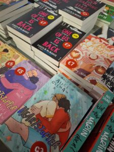 Boekenmarkt Lannoo Tielt boekenstapels YA romance + thriller
