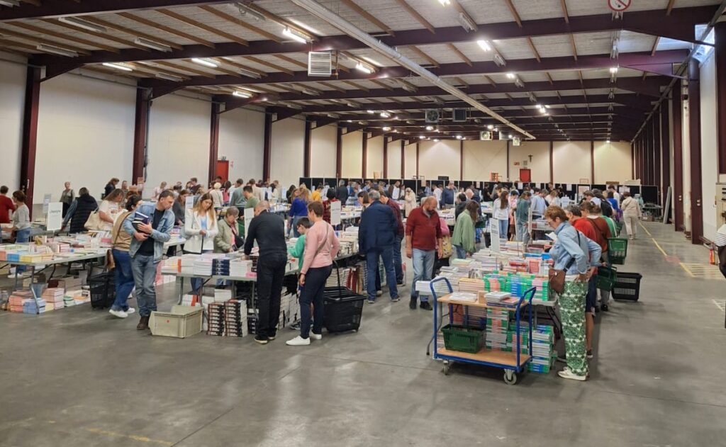 Boekenmarkt Lannoo Tielt sfeerfoto