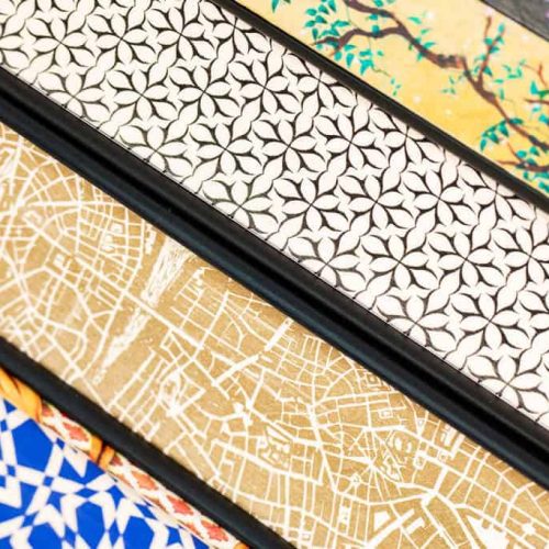 Close up van vier boeken met sprayed edges
