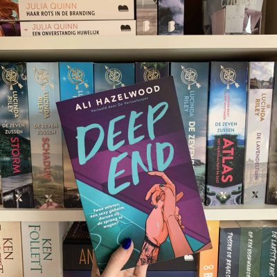 Cover 'Deep end' voor de boekenkast